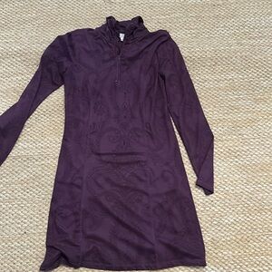 Cute athleisure dress. Ruched zip up neck.